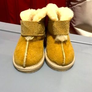 These are brand new baby uggs size 7&8